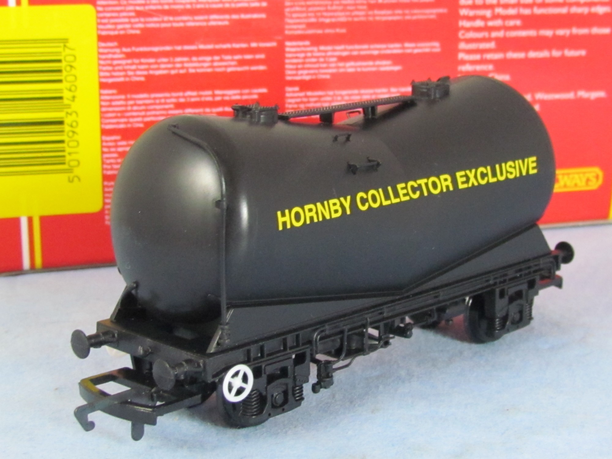 Hornby R6090 VEE Tank Hornby Collectors Exclusive