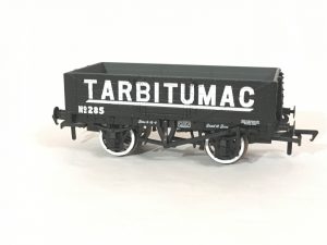 Bachmann Branch-Line 5 Plank Wagon Tarbitumac - 37-036