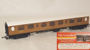 Hornby R745 L.N.E.R Full 3rd Brake Coach - Teak