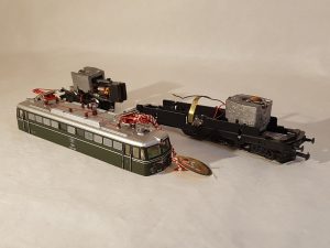 Liliput Austria  ÖBB 1042.504 Lokkasten green, roof silver, frame black - Spares or Repairs  Full Body & Bogies