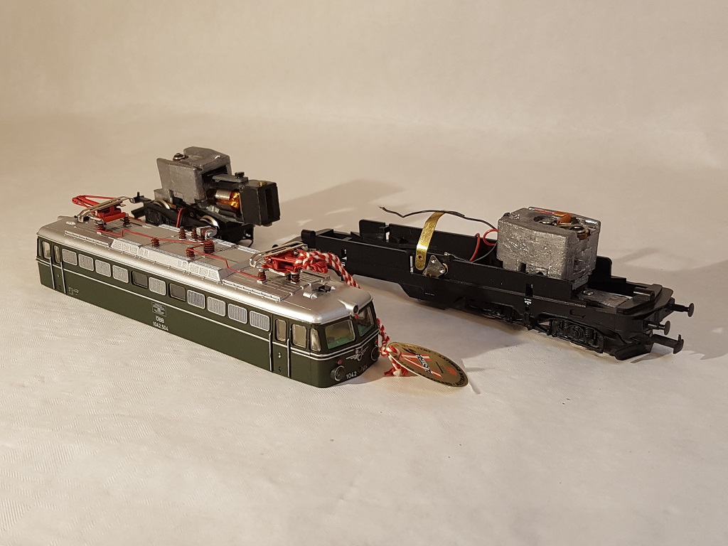 Liliput Austria ÖBB 1042.504 Lokkasten green, roof silver, frame black - Spares or Repairs Full Body & Bogies