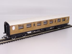 Hornby R745 L.N.E.R Full Third Coach  Used