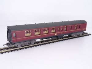 Lima 305657 BR Guv Parcel Van W86470 Lined Maroon Livery