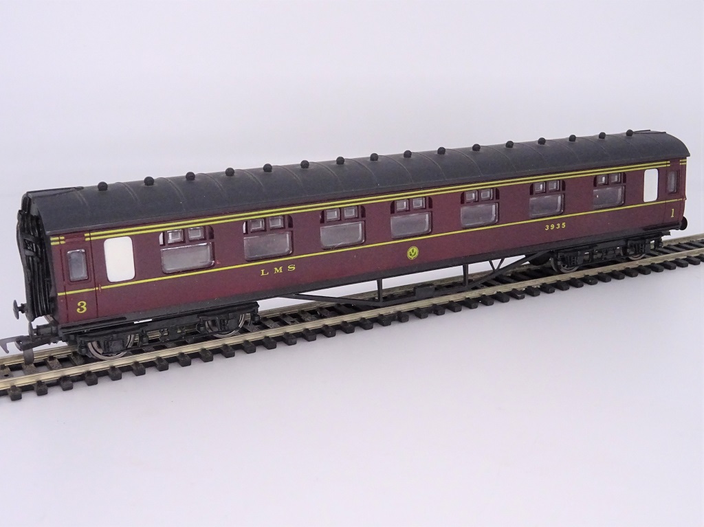Airfix - 60ft Composite Corridor L.M.S - 54202 - 1