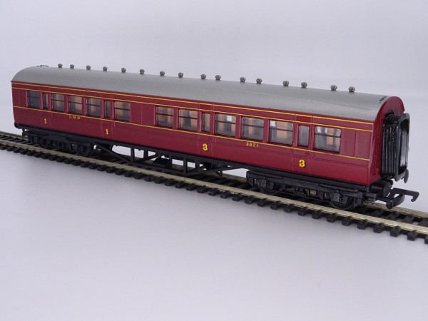 Replica Railways No.12201 57 Corridor 1st / 3rd LMS Maroon Coach 3621 - Image 2