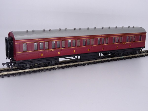 Replica Railways No.12201 57 Corridor 1st / 3rd LMS Maroon Coach 3621 - Image 3