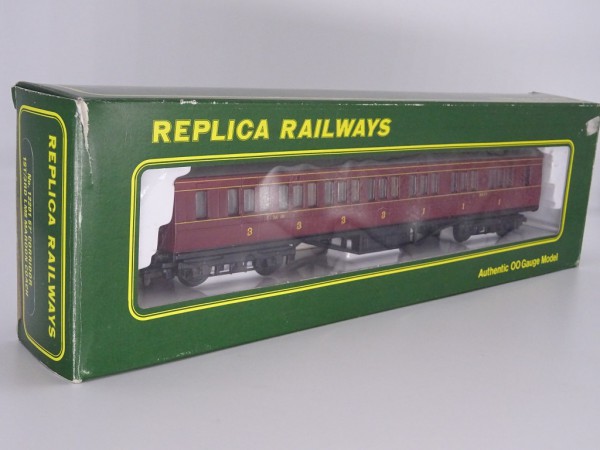 Replica Railways No.12201 57 Corridor 1st / 3rd LMS Maroon Coach 3621 - Image 5