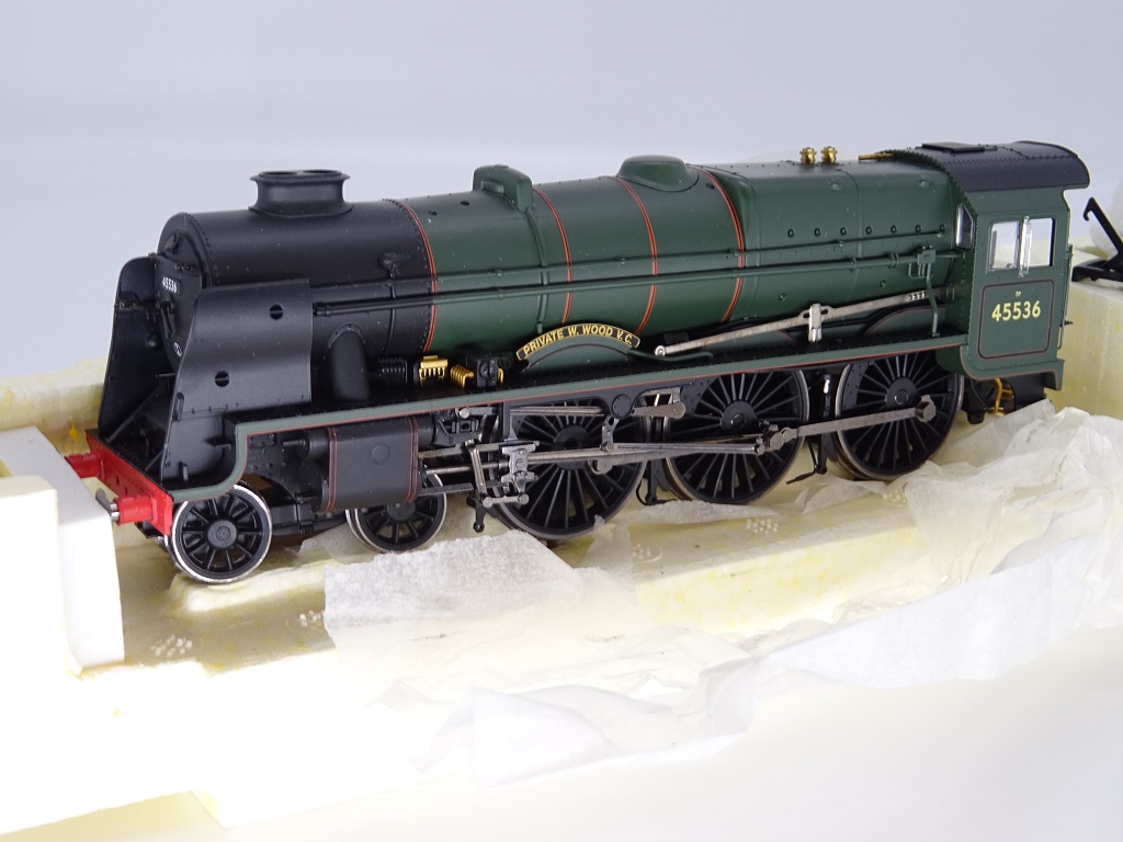 Hornby R2726 BR 4-6-0 Patriot Class Locomotive 45536 PRIVATE W. WOOD VC BR Green