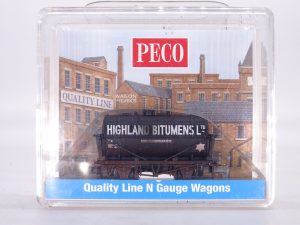 Peco N Gauge NR-P176W 10ft Tank Wagon Highland Bitumens, Weathered - New