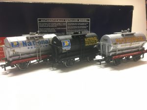 Bachmann 33-526 Tank Traffic Classics (National Benzole) Set of 3