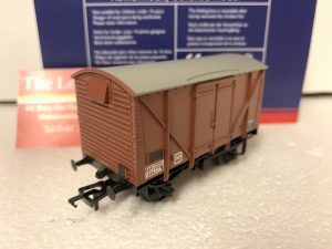 Bachmann 38-171D BR 12Ton Ventilated van Bauxite