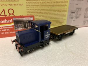 Hornby R3943 Express Dairy Ruston & Hornsby 48DS 0-4-0 & Flatbed Wagon