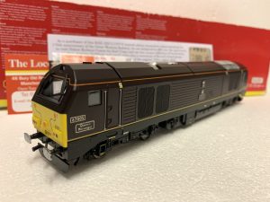 Hornby R2523 EWS BoBo Diesel Electric Class 67 Locomotive 67005 Queen's Messenger