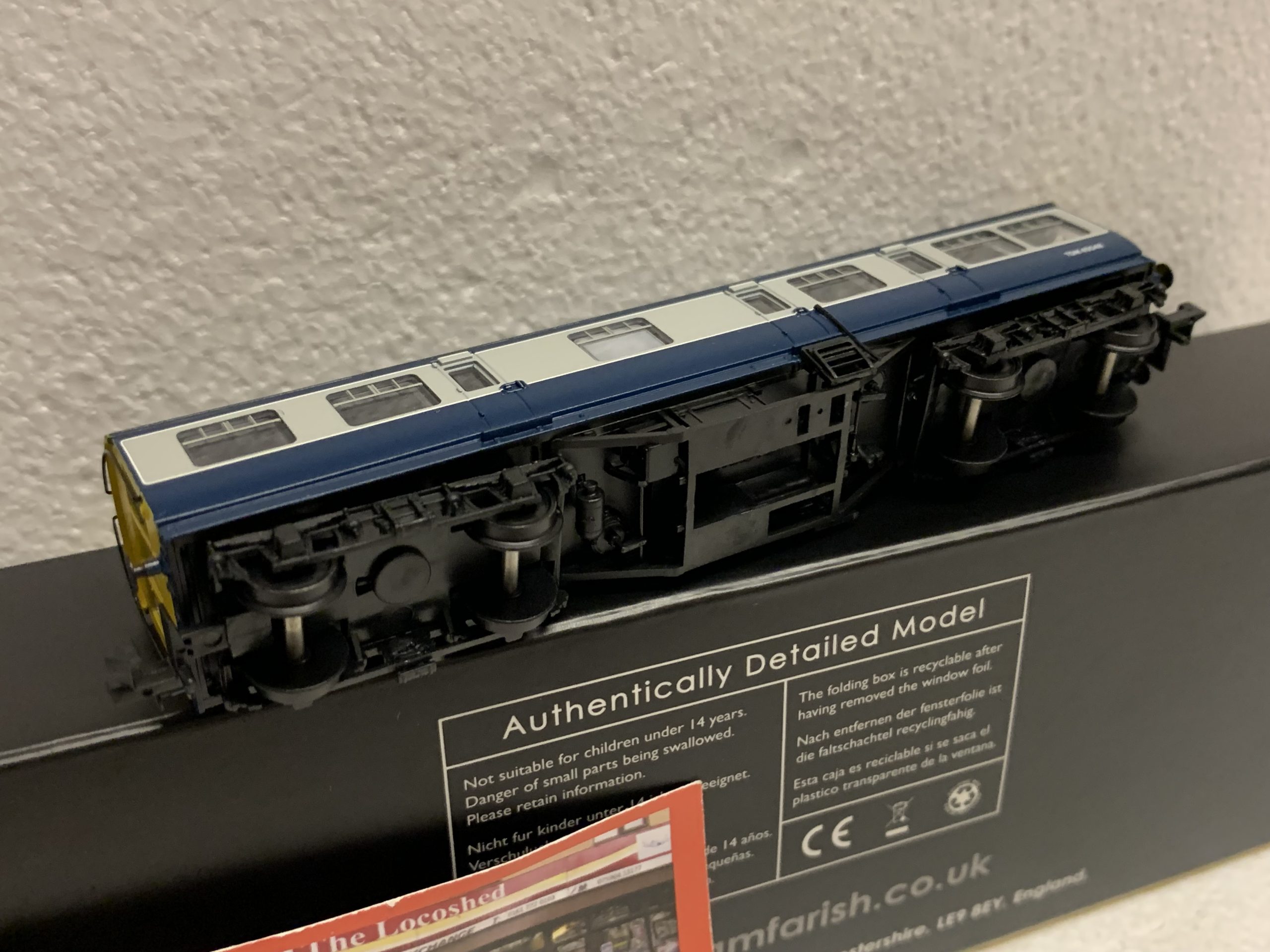 Graham Farish 374-878 Inspection Saloon BR Blue & Grey - Image 3
