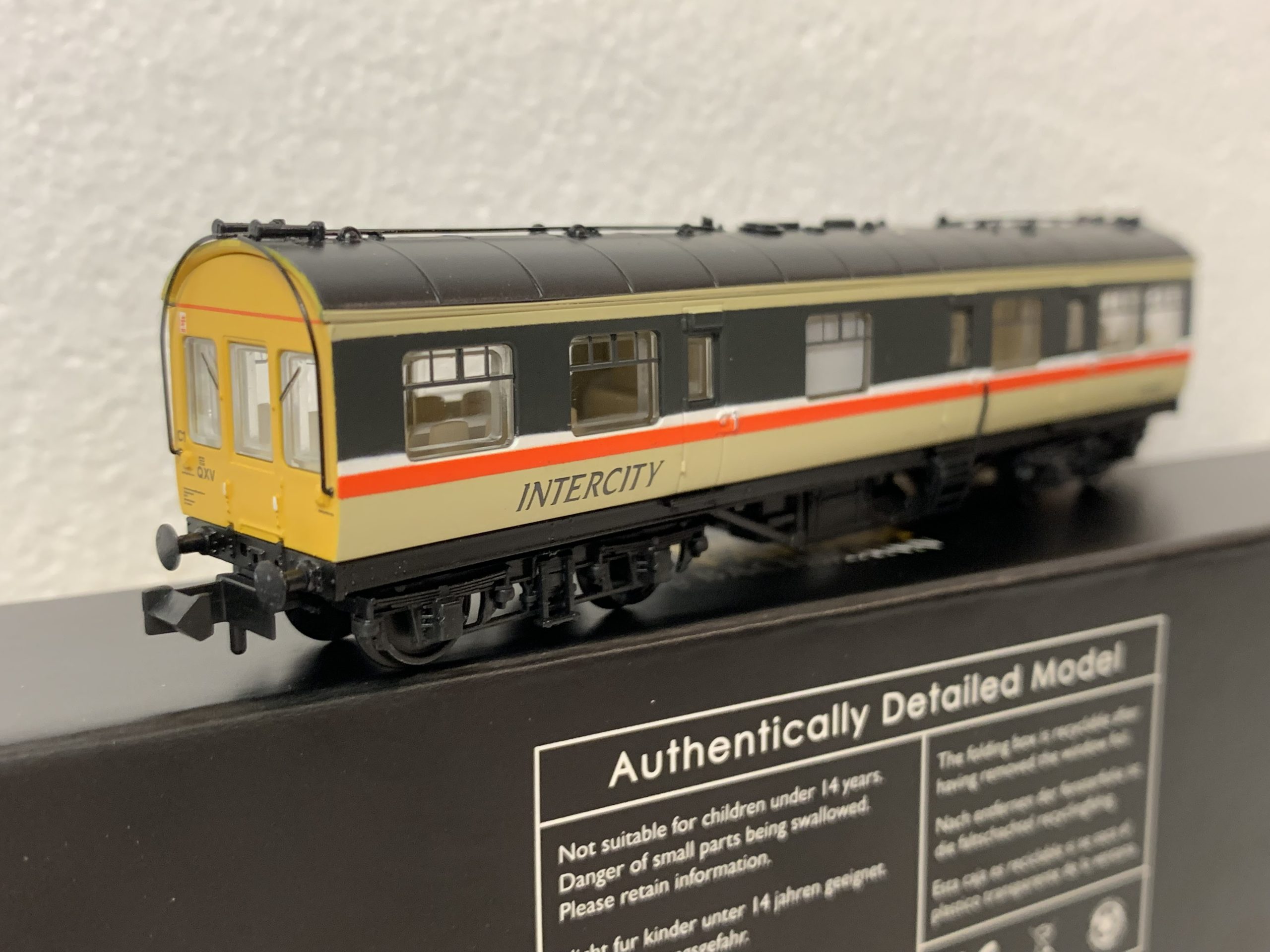 Graham Farish 374-879 Inspection Saloon BR InterCity Swallow - Image 2