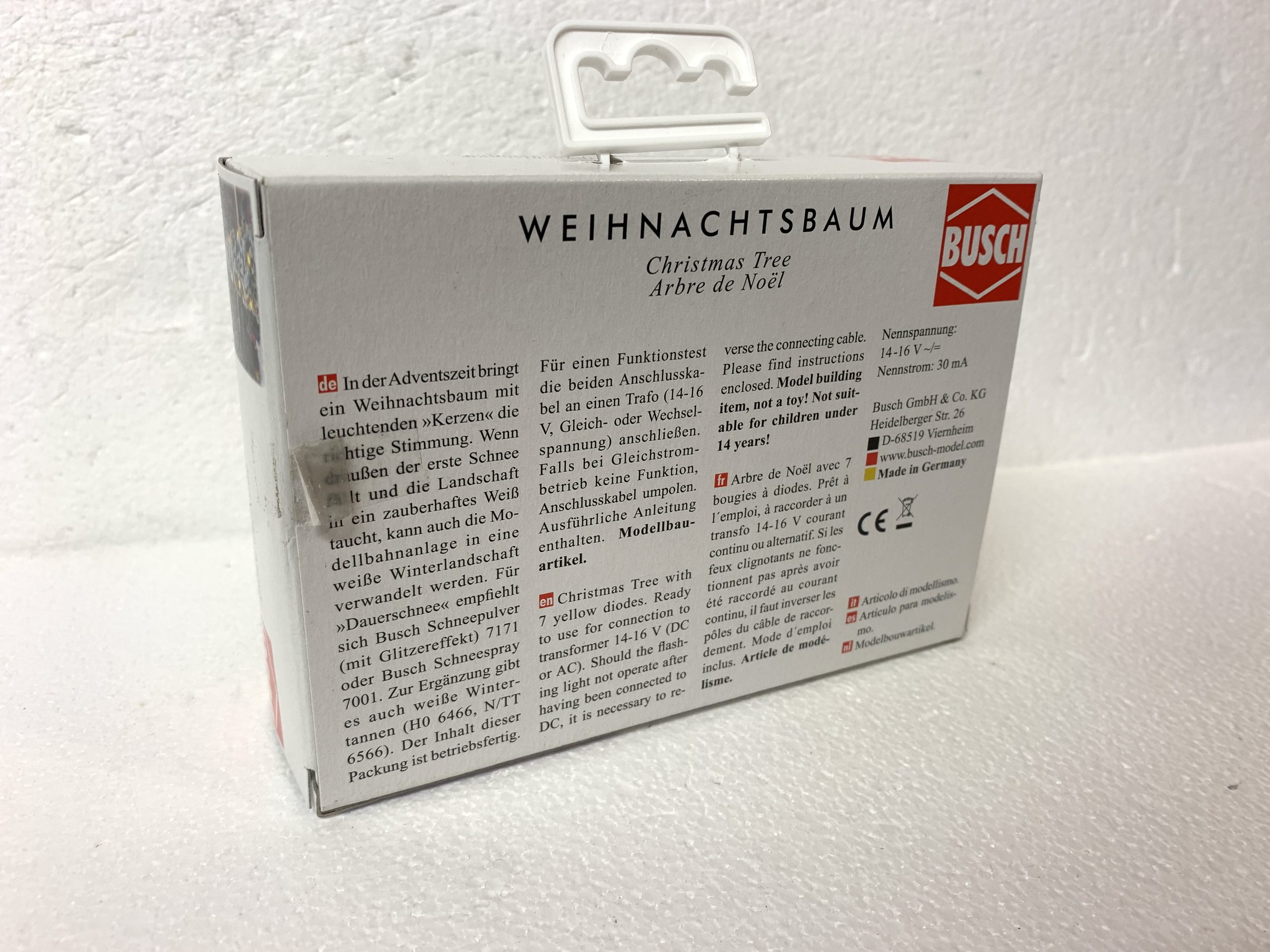 Busch H0 5049 Weihnachts Baum (Christmas Tree with 7 Yellow Diodes) - Image 2