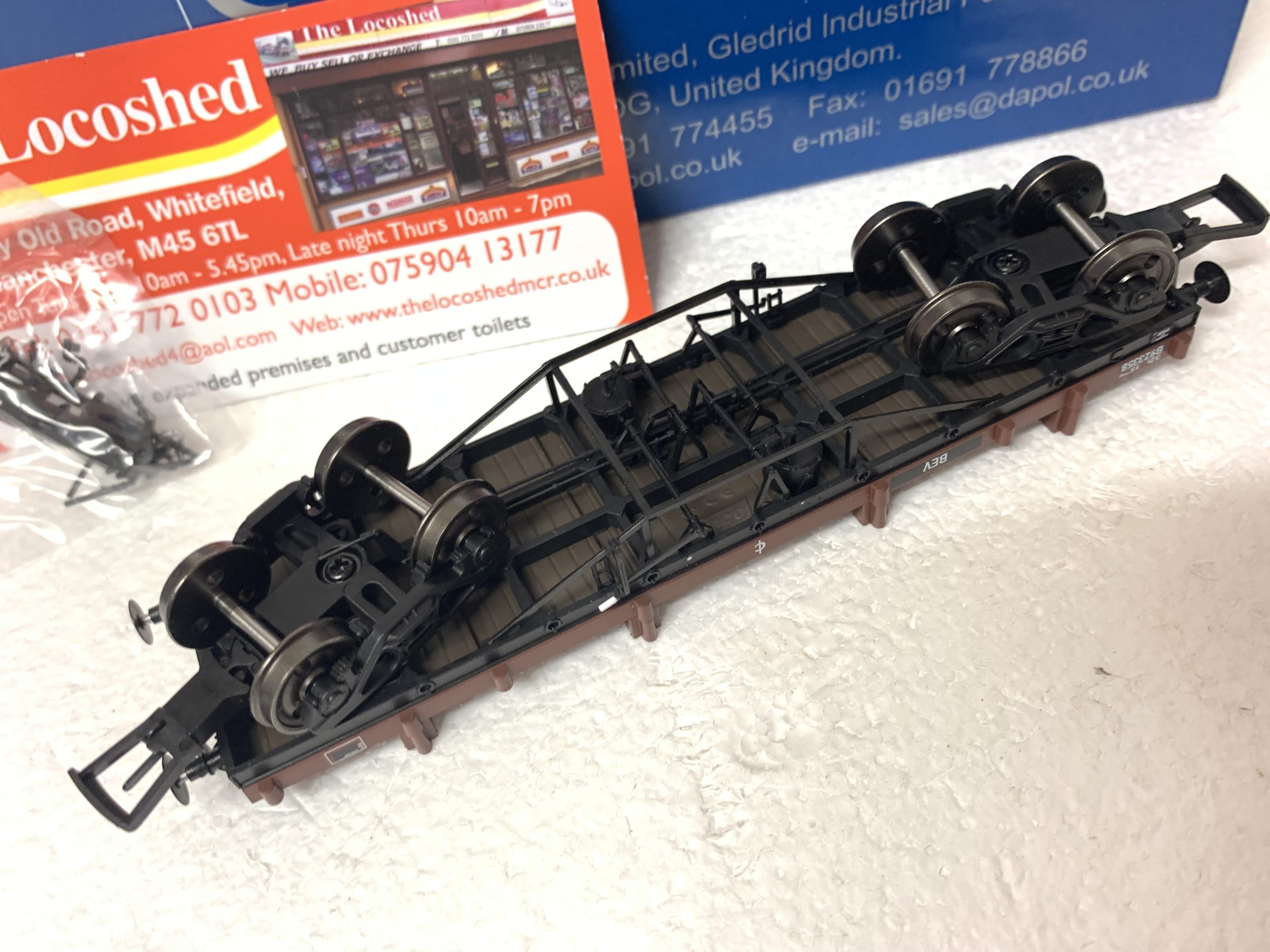 Dapol 4F-061-001 Bogie Bolster Wagon E BR 923358 Bauxite (TOPS BEV) - Image 3