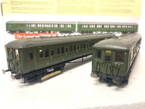 Hornby R3161A Southern Railway 2-BIL '2041' Train Pack