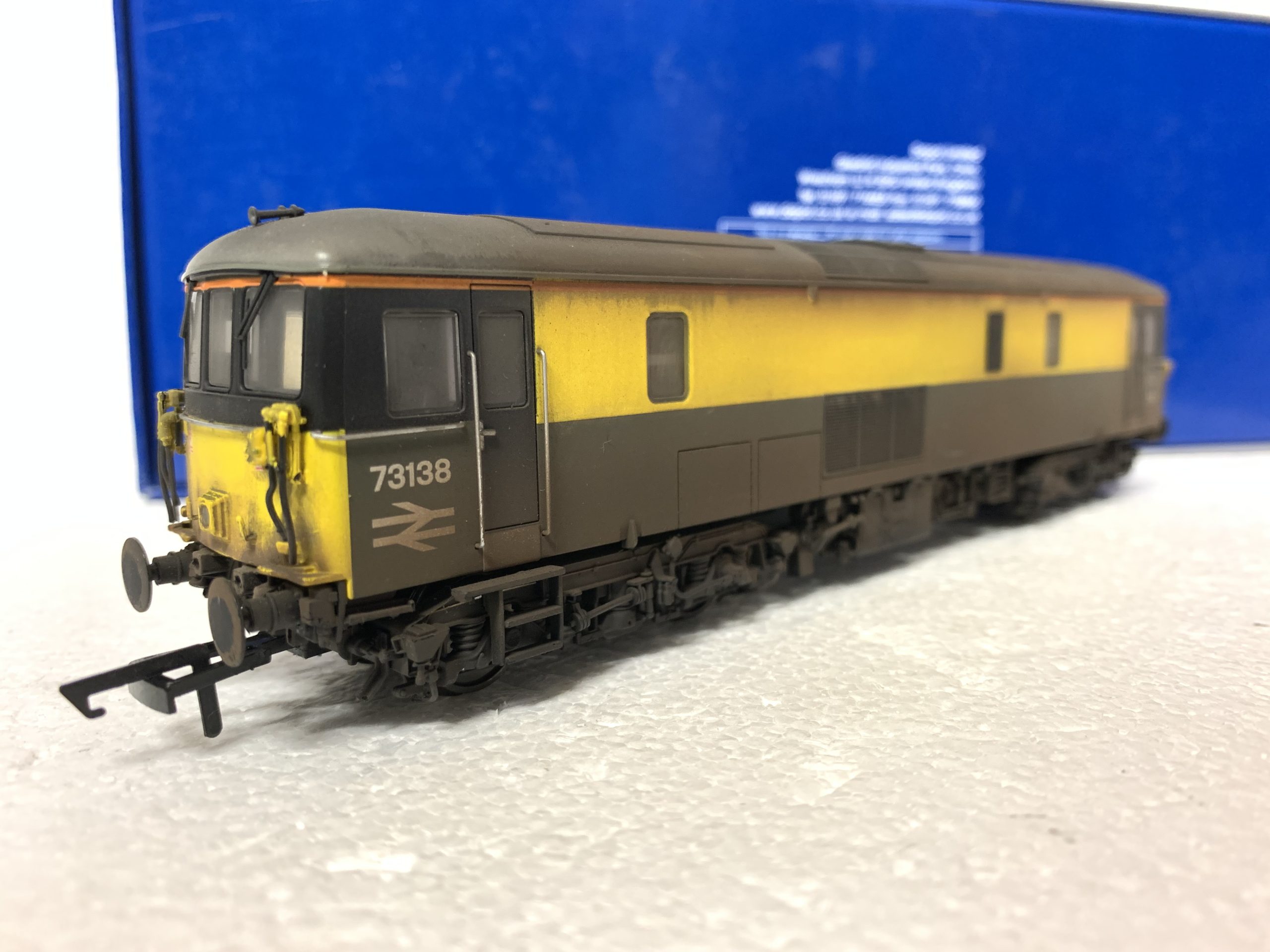 PRO WEATHERED Dapol 4D-006-006 Class 73 138 Dutch Yellow and Grey Civil Engineers - Image 2