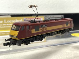 Graham Farish 371-775 Class 90 'Crewe Locomotive Works' 90030 EWS
