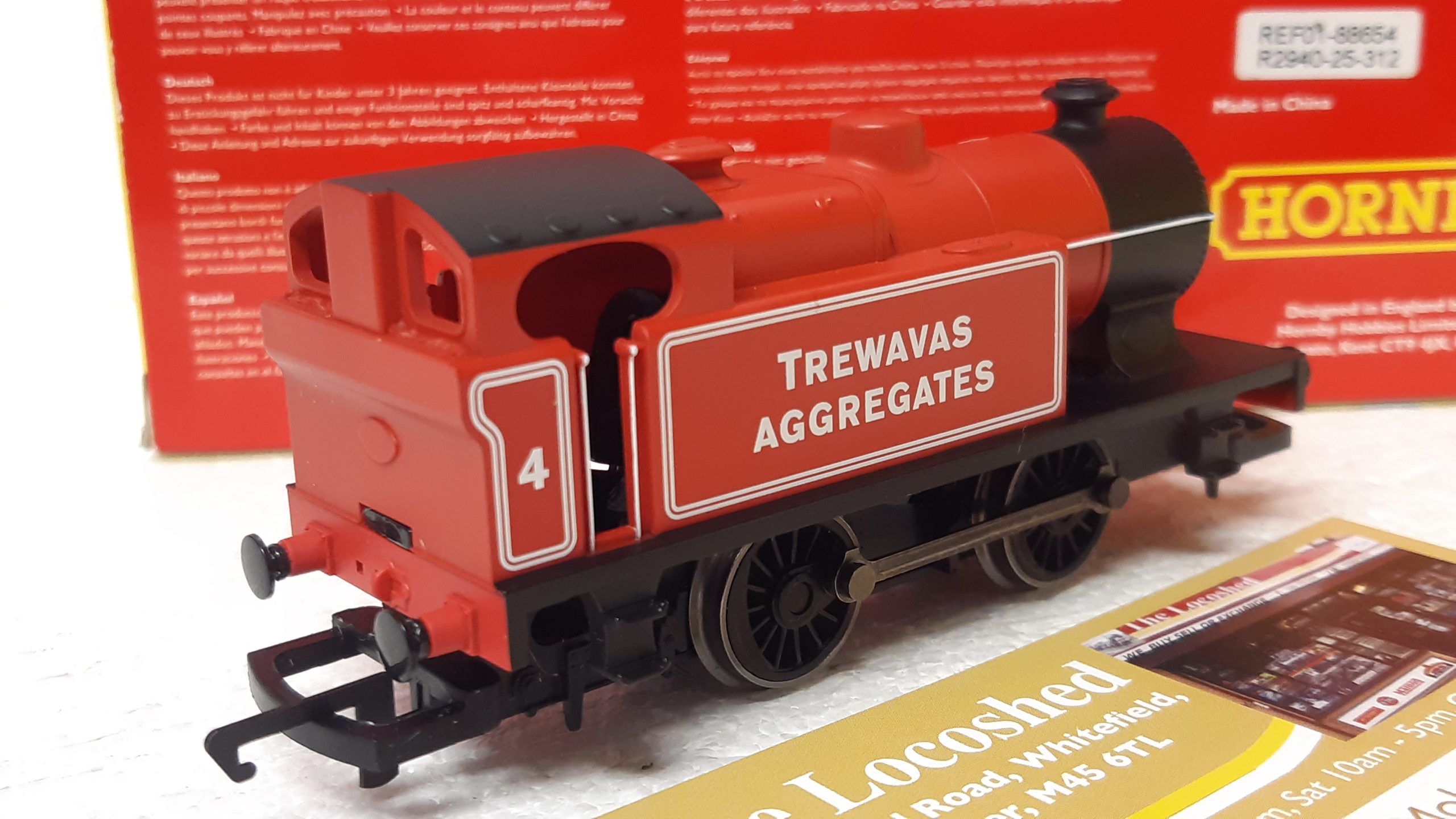 Hornby R2940 Industrial 0-4-0T Trewavas Aggregates in Lined Red - Image 2