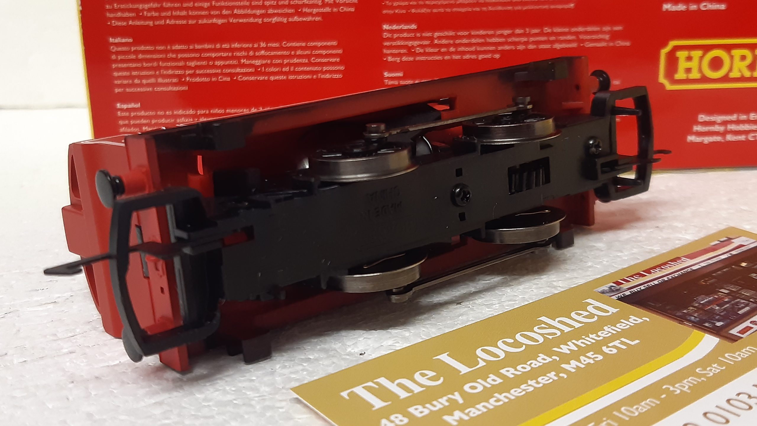 Hornby R2940 Industrial 0-4-0T Trewavas Aggregates in Lined Red - Image 3