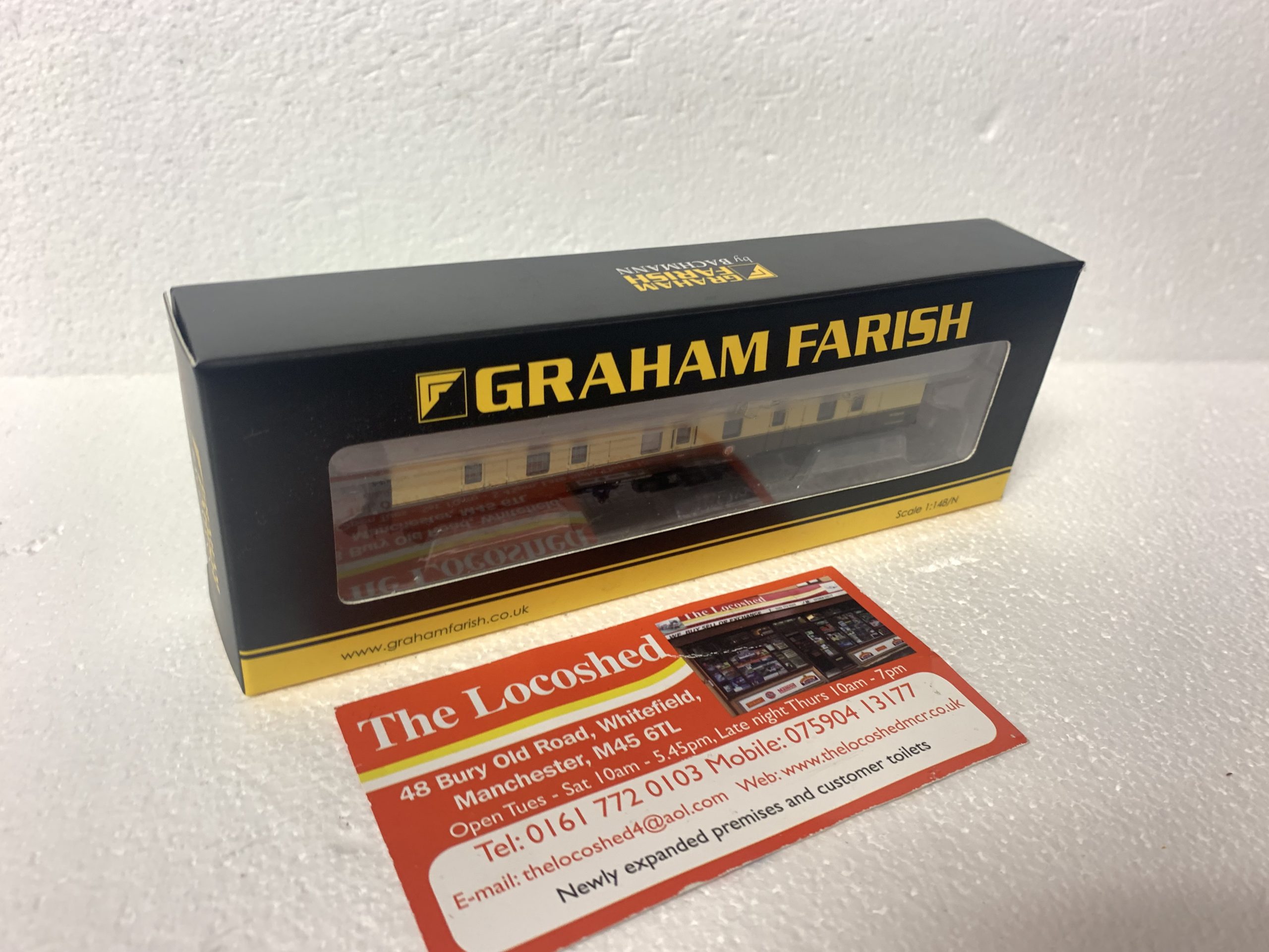 Graham Farish 374-038A BR MK1 BG Brake Gangwayed BR (WR) Chocolate & Cream - Image 4