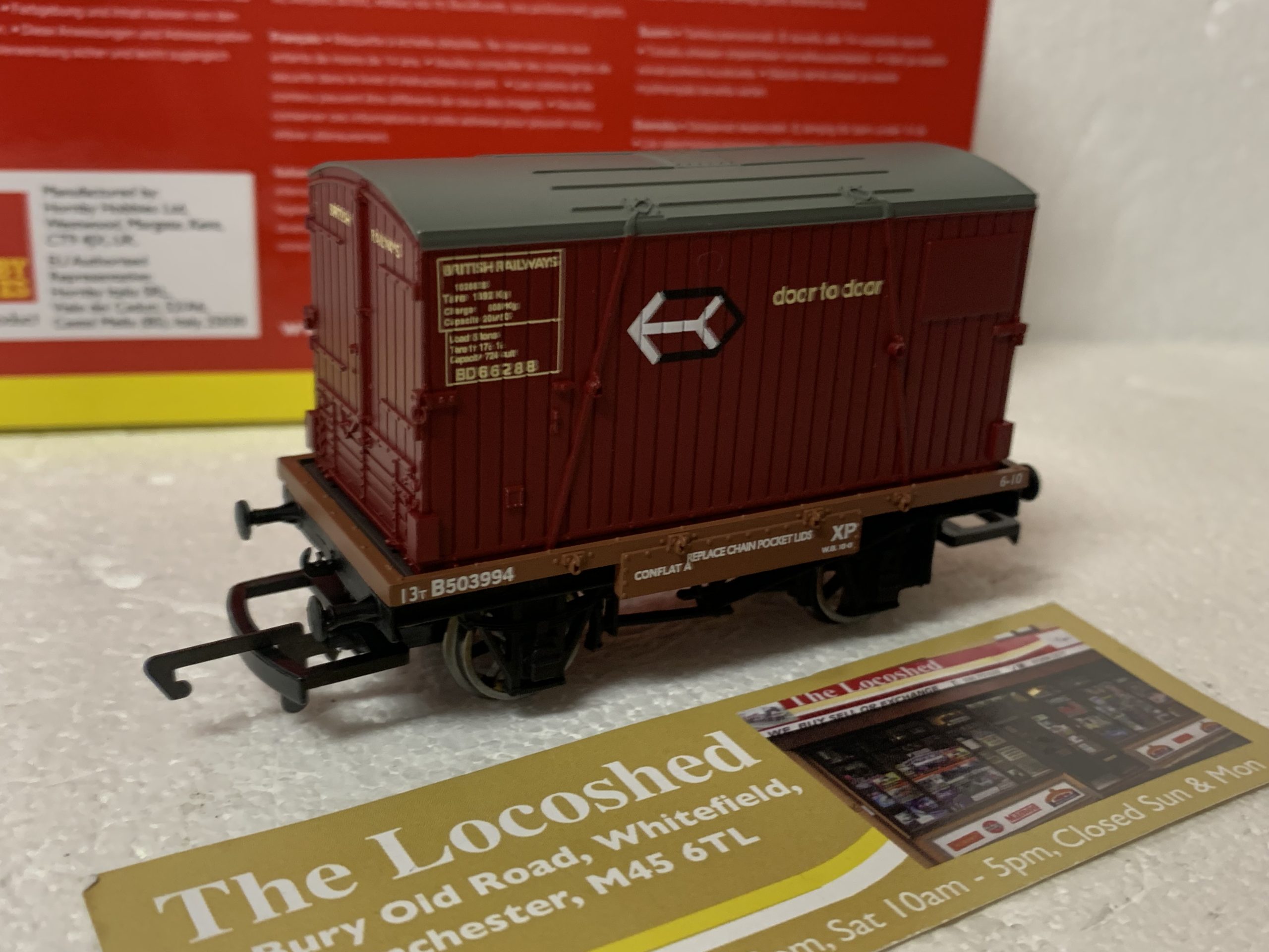 Hornby R60108 BR Conflat & Container 'Door to Door' - Image 2