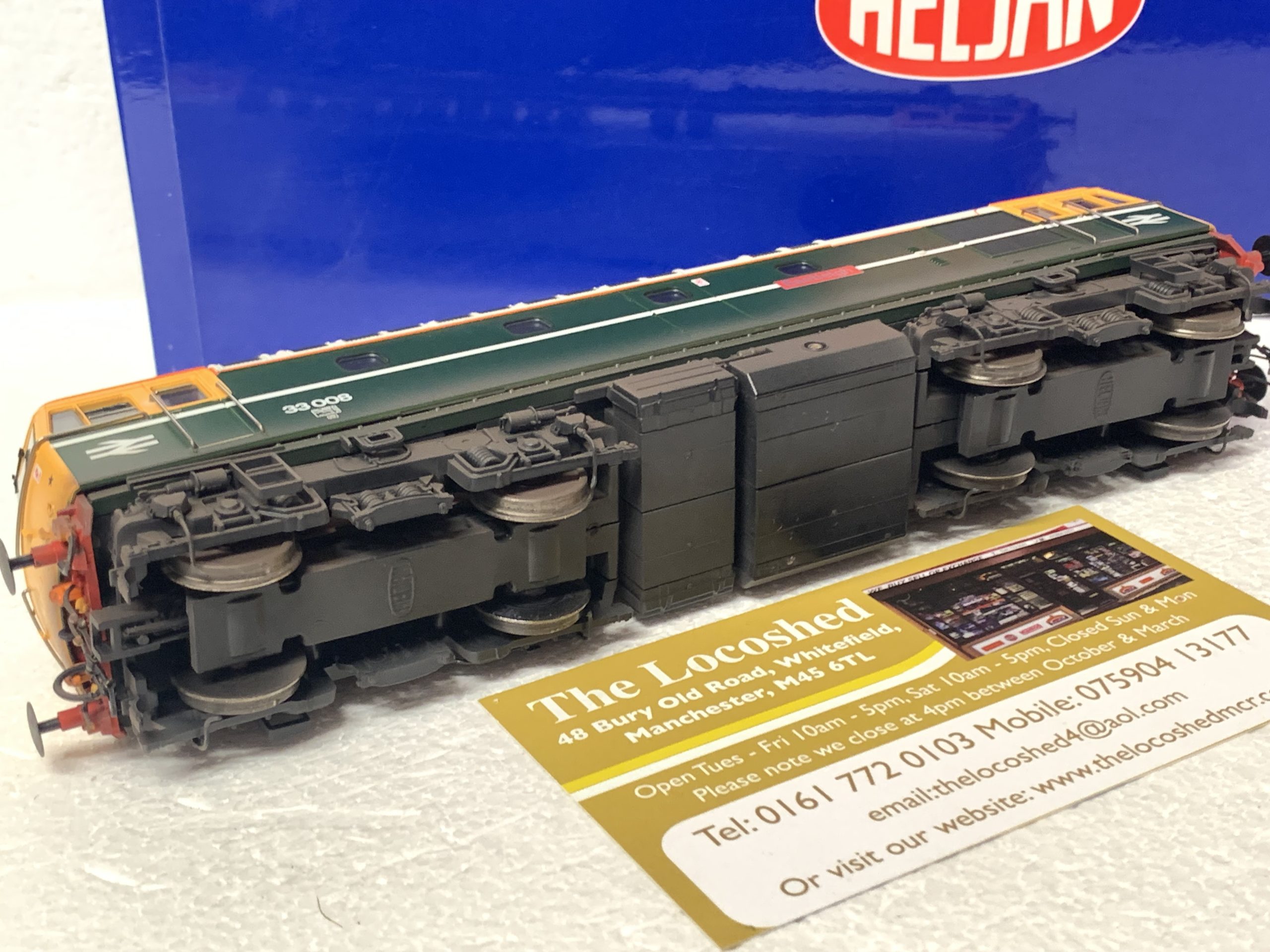 Heljan GM4240101 Class 33 008 Eastleigh BR Green FYE Lightly Weathered - Image 3