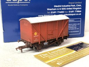 Dapol 4F-016-046 BR B881727 Banana Van WEATHERED