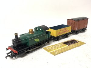 Hornby ex-R1020 ''Irish Freight' CIE Irish Railways 0-4-0 Locomotive and Two Wagons