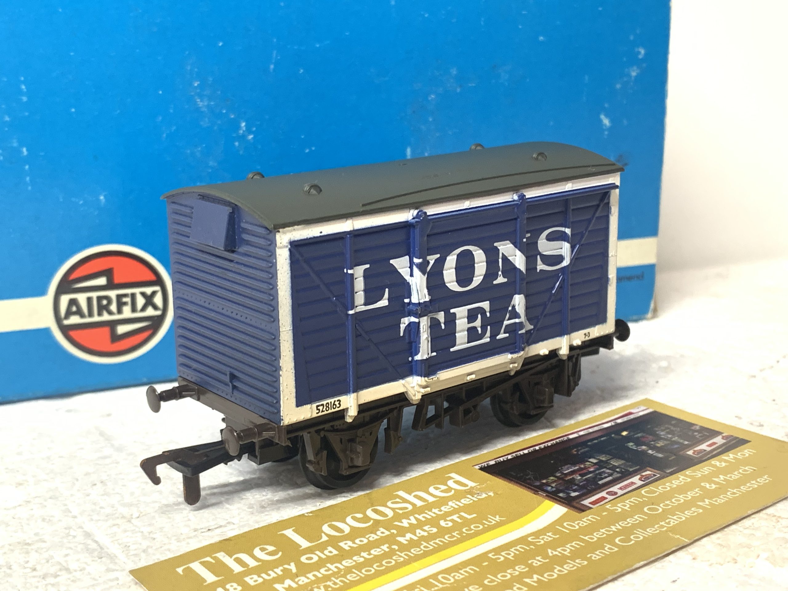 Airfix 12 Ton Van Lyons Tea 54302-0