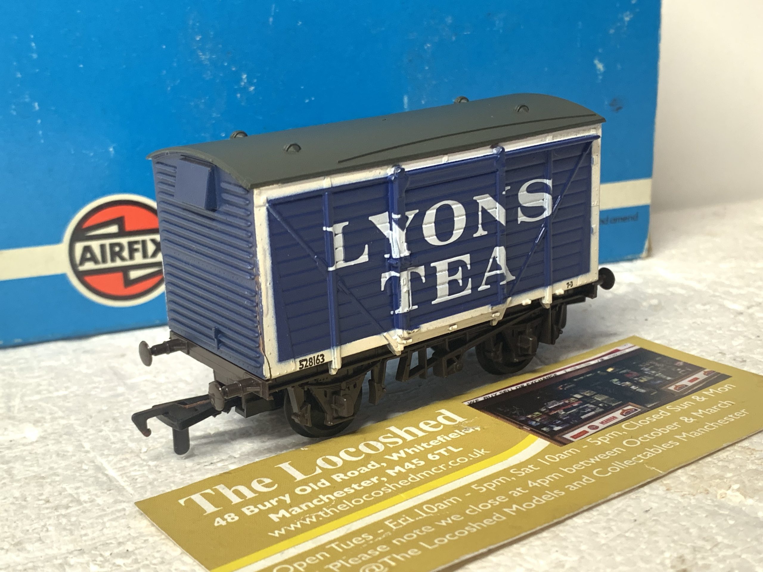 Airfix 12 Ton Van Lyons Tea 54302-0 - Image 2