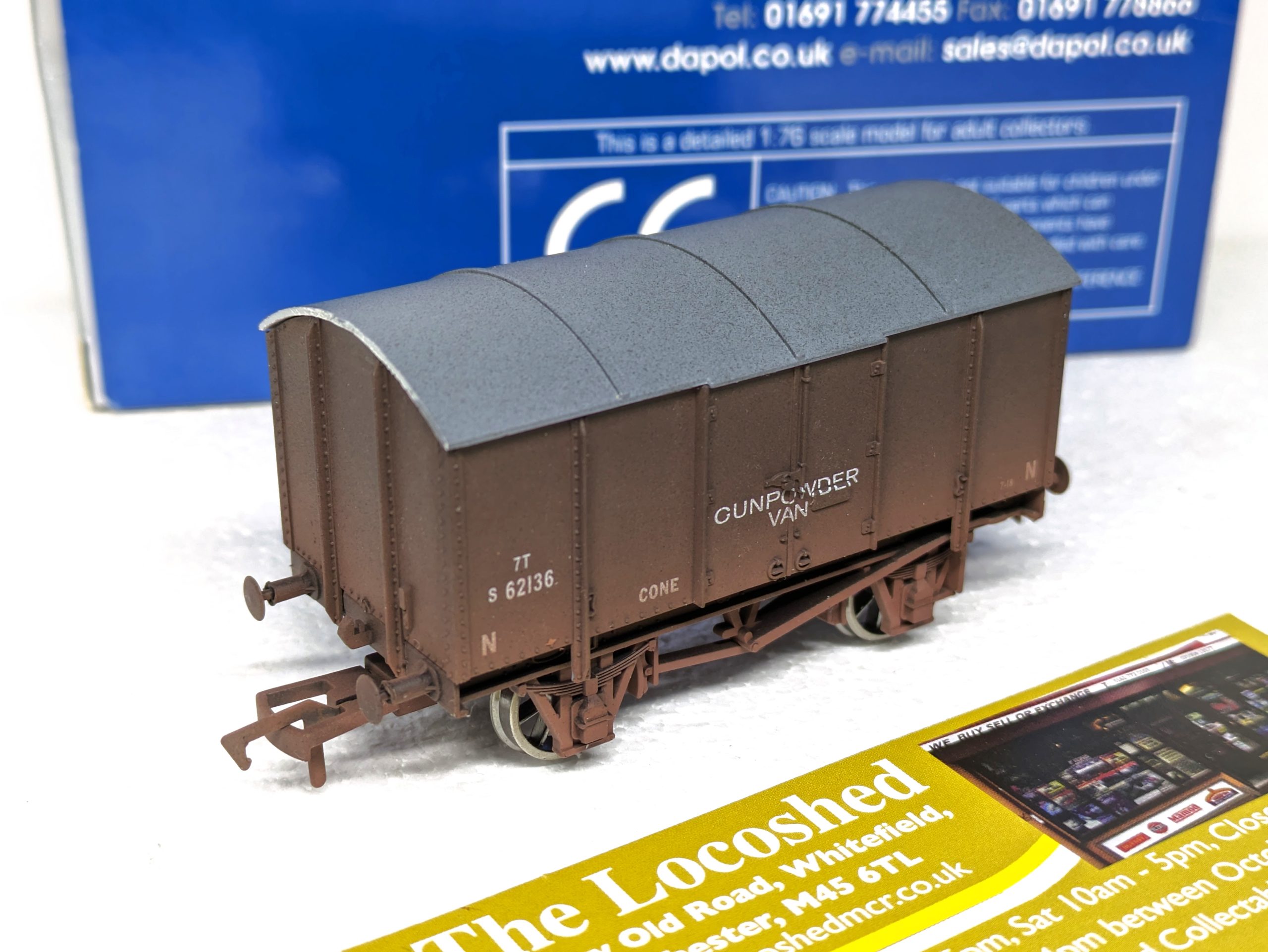 Dapol 4F-013-018 SR Gundpowder Van Weathered