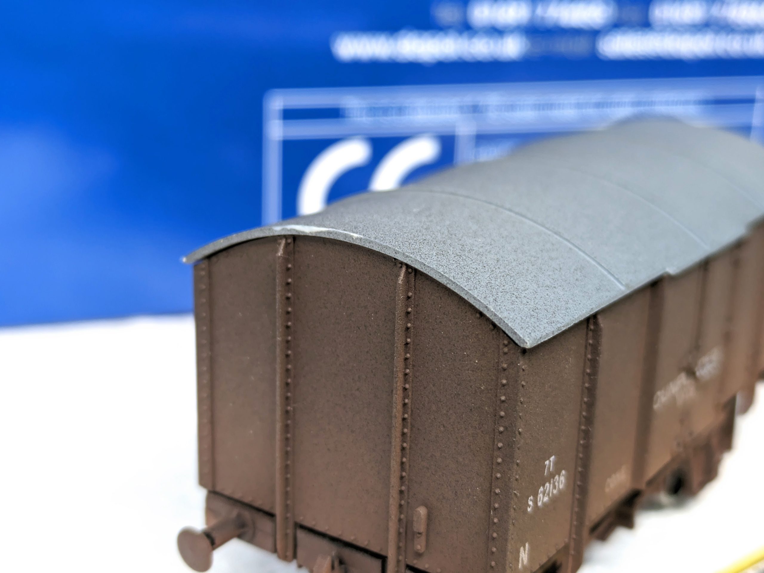 Dapol 4F-013-018 SR Gundpowder Van Weathered - Image 5