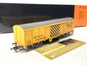 Gaugemaster PIKO GM4430101 Network Rail Track Cleaning Vehicle