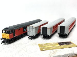 Hornby R2437 Serco Rail Test Class 47 Train Pack