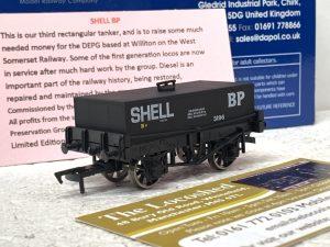 Limited Edition Dapol Square Tank Wagon SHELL BP