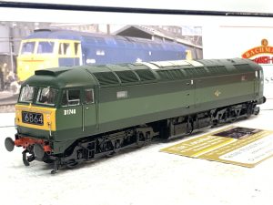DCC SOUND Bachmann 32-801DS Class 47 Locomotive D1749 Green H/Yellow Ends 4 Digit Headcode