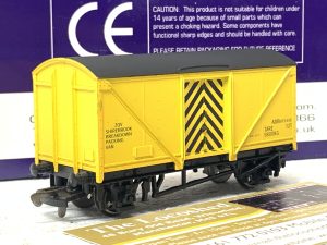 Dapol B695 Shirebrook Breakdown Packing Van ex-Blue Spot Van
