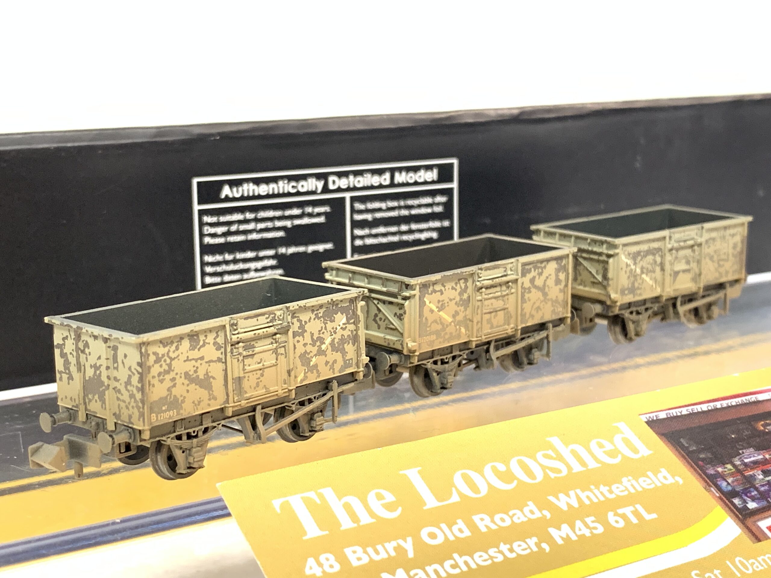 Graham Farish 377-235A Set of 3 Mineral Wagons BR Grey (WEATHERED) - Image 2