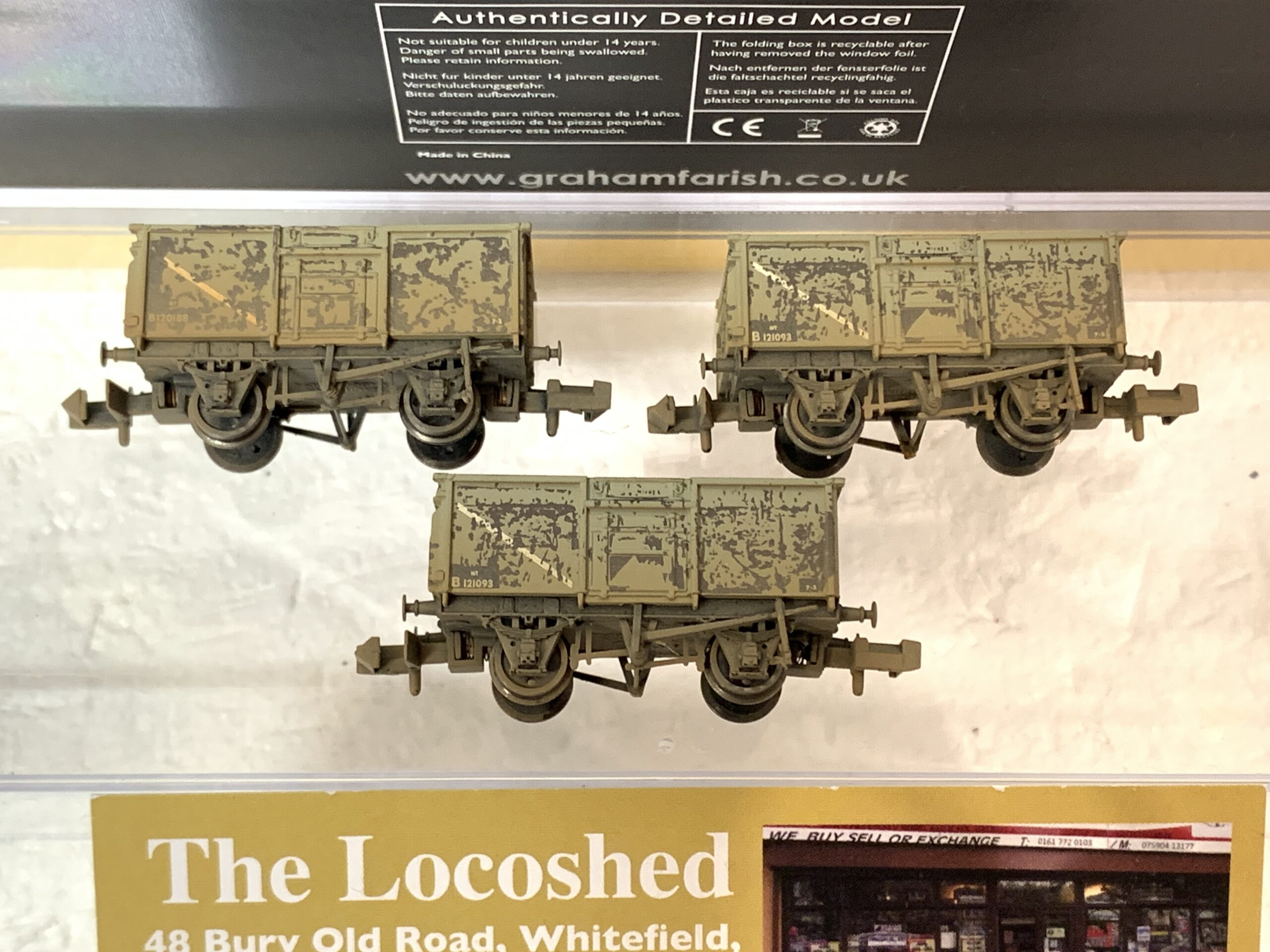 Graham Farish 377-235A Set of 3 Mineral Wagons BR Grey (WEATHERED) - Image 4