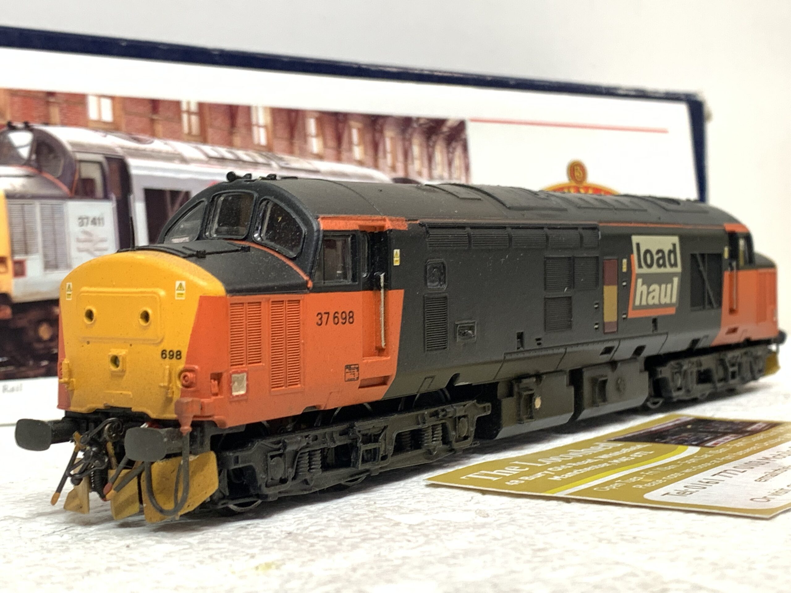 DCC SOUND, REFINISHED Bachmann Class 37 37698 Loadhaul Black & Orange - Image 2