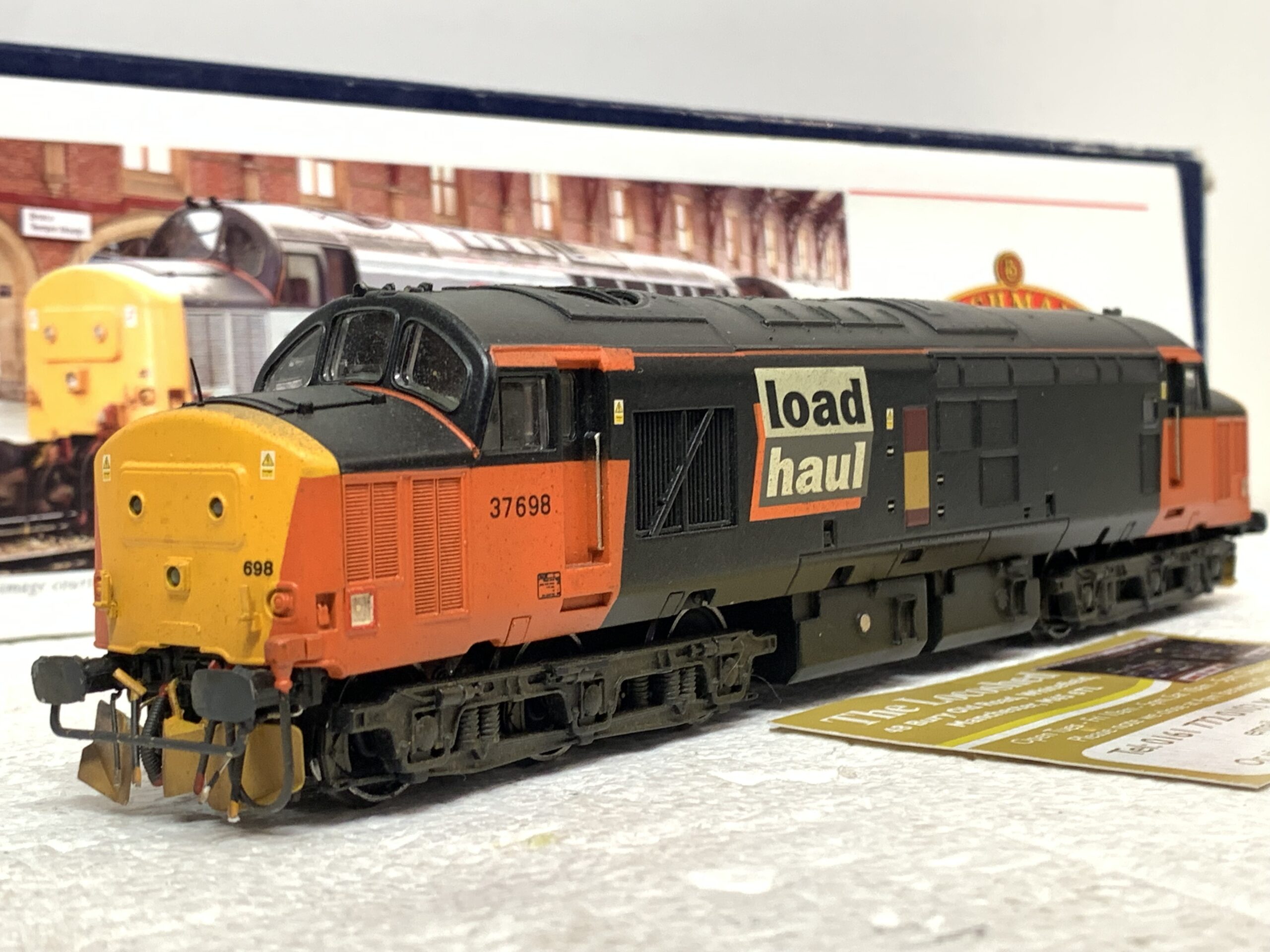 DCC SOUND, REFINISHED Bachmann Class 37 37698 Loadhaul Black & Orange