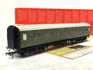 Hornby R4298E SR Maunsell Corridor 1st Class Coach '7224'
