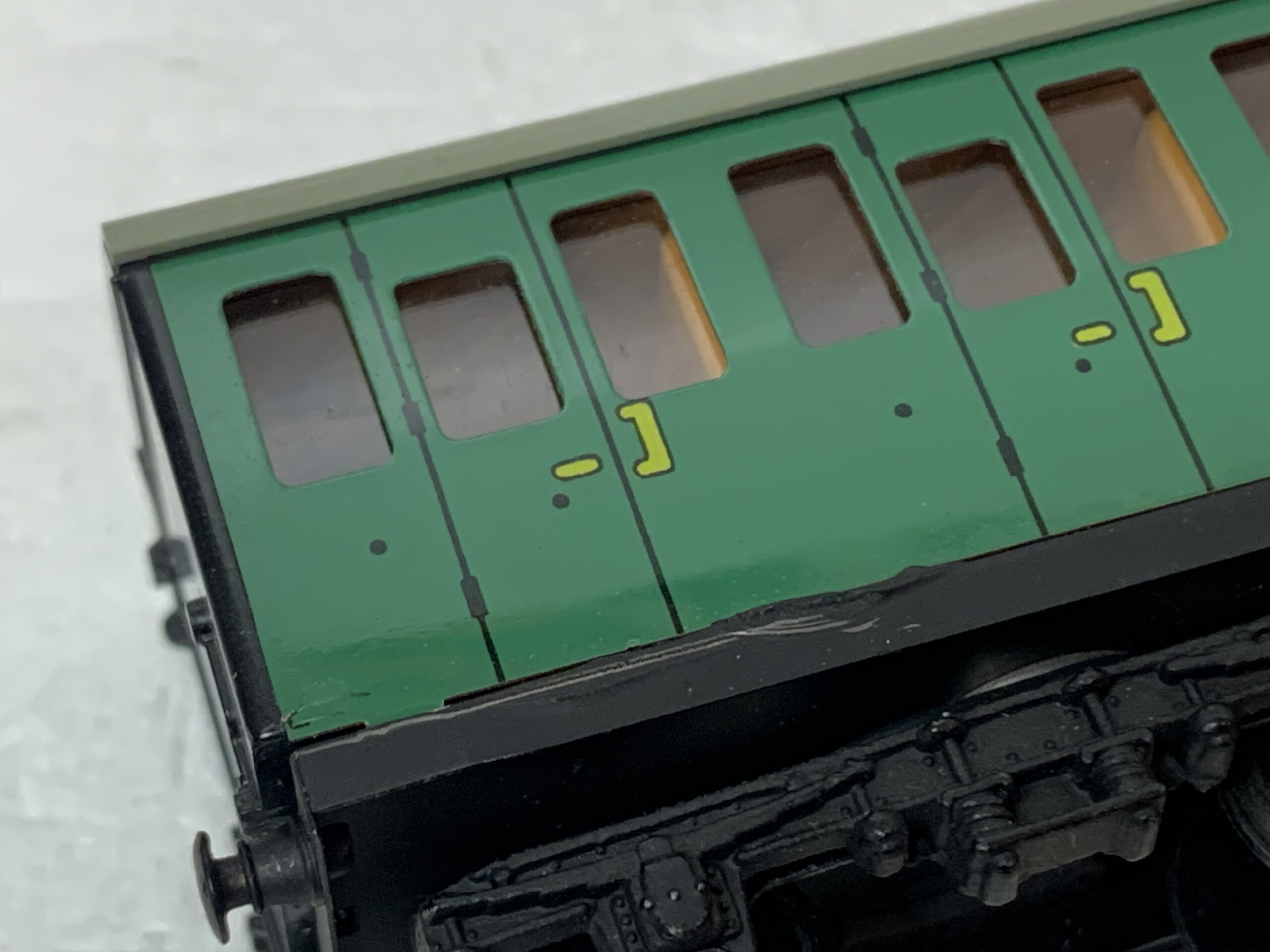 Hornby Dublo 4081 Suburban Coach 2nd Class SR with Interior Fittings - Image 4
