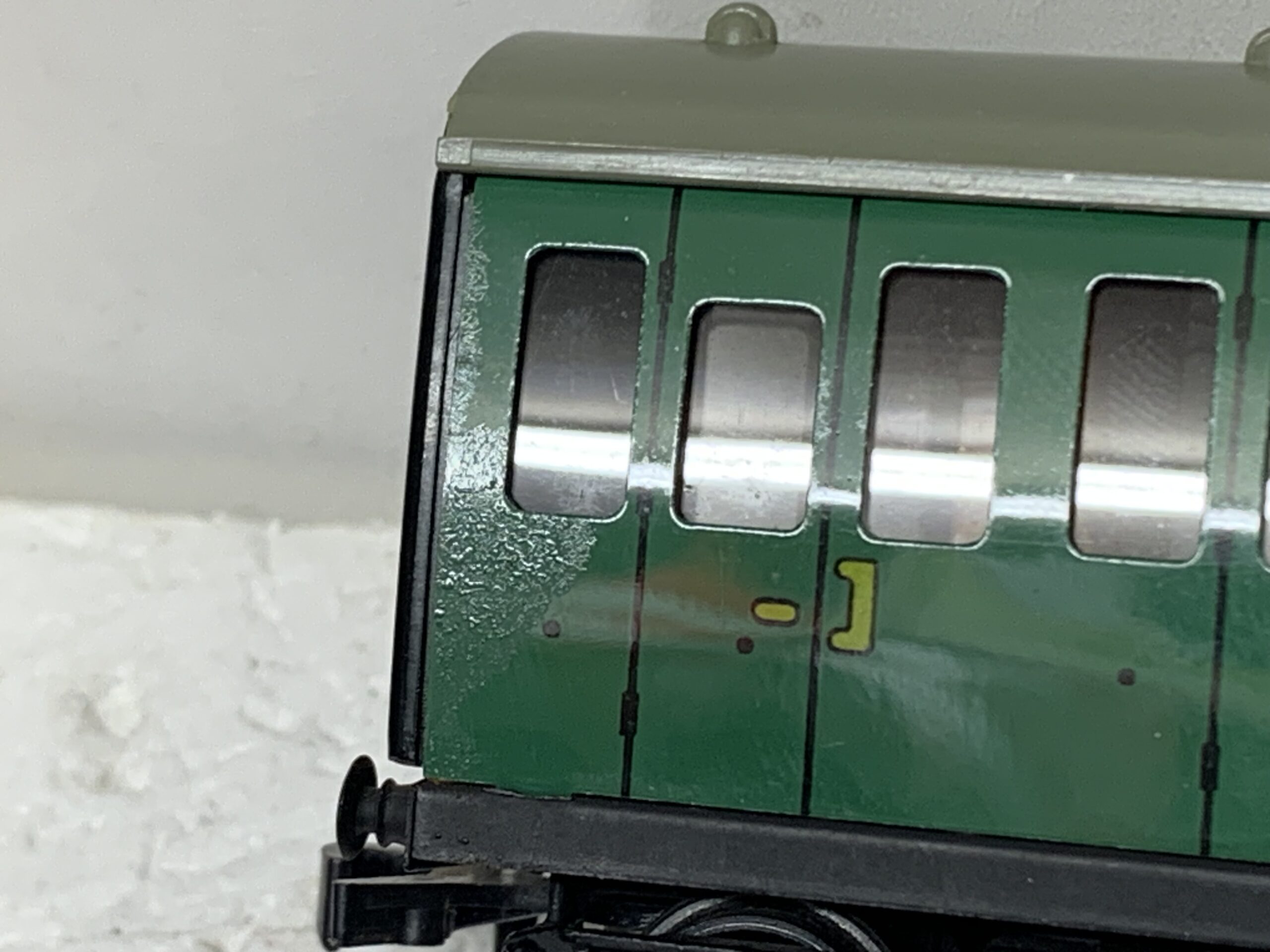 Hornby Dublo 4081 Suburban Coach 2nd Class SR with Interior Fittings - Image 5
