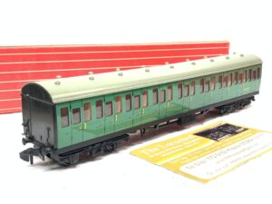 Hornby Dublo 4081 Suburban Coach 2nd Class SR with Interior Fittings