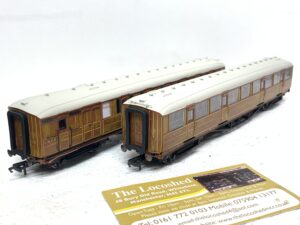 Set of Two LNER Gresley 61' Teak Coaches - Split from R1252M Set