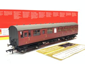 Hornby R4521C BR Gresley Suburban Lavatory Composite Coach 'E 88087 E'